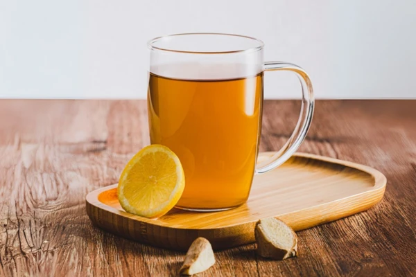 Uklidňující čaj s&nbsp;citrónem a&nbsp;zázvorem
