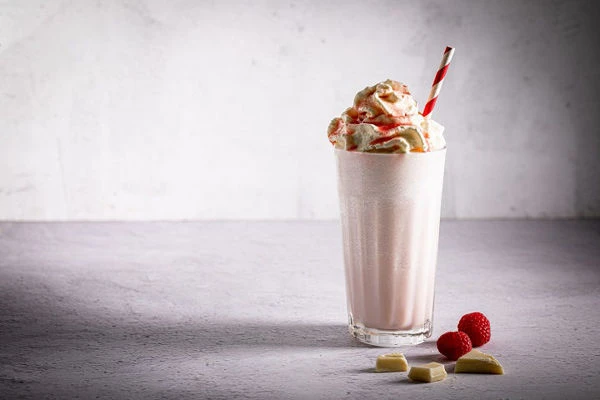 Jahodové frappé s&nbsp;příchutí bílé čokolády