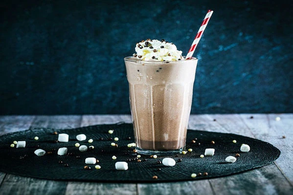 Čokoládový milkshake s&nbsp;mini marshmallow