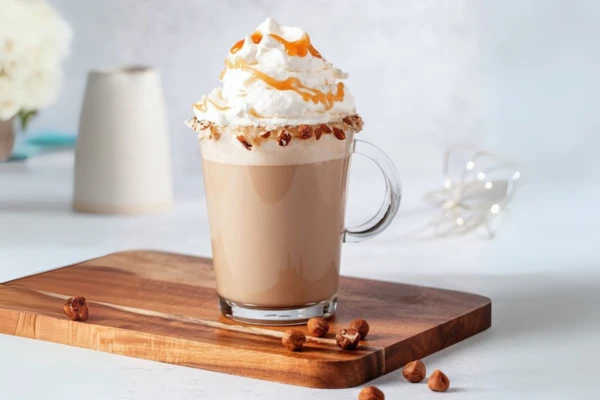 Karamelovo-oříškové flat white