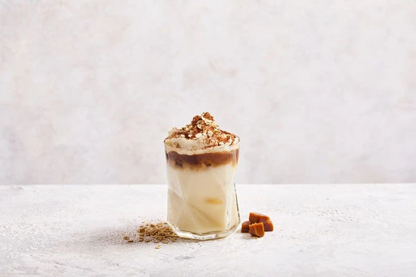 Kávovo-karamelový milkshake s&nbsp;ovesným mlékem