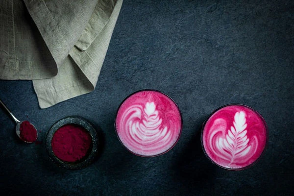 Růžové latte z&nbsp;červené řepy