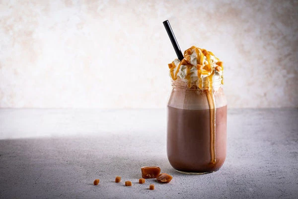 Horká čokoláda se slaným karamelem a&nbsp;toffee polevou