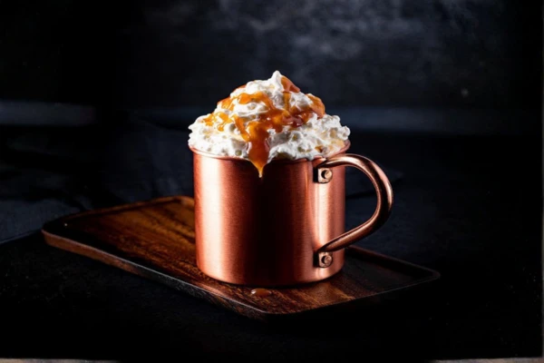 Horká čokoláda s&nbsp;baileys a&nbsp;slaným karamelem