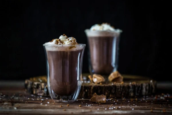 Horká čokoláda se slaným karamelem