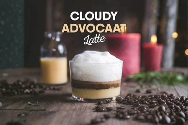 Nadýchané latte s&nbsp;vaječným likérem